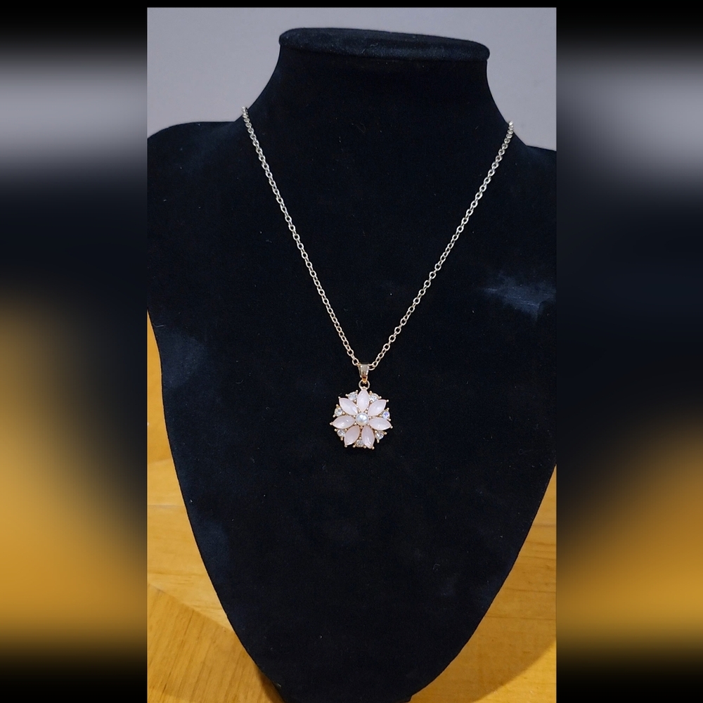 Avon Fashion jewelry necklace